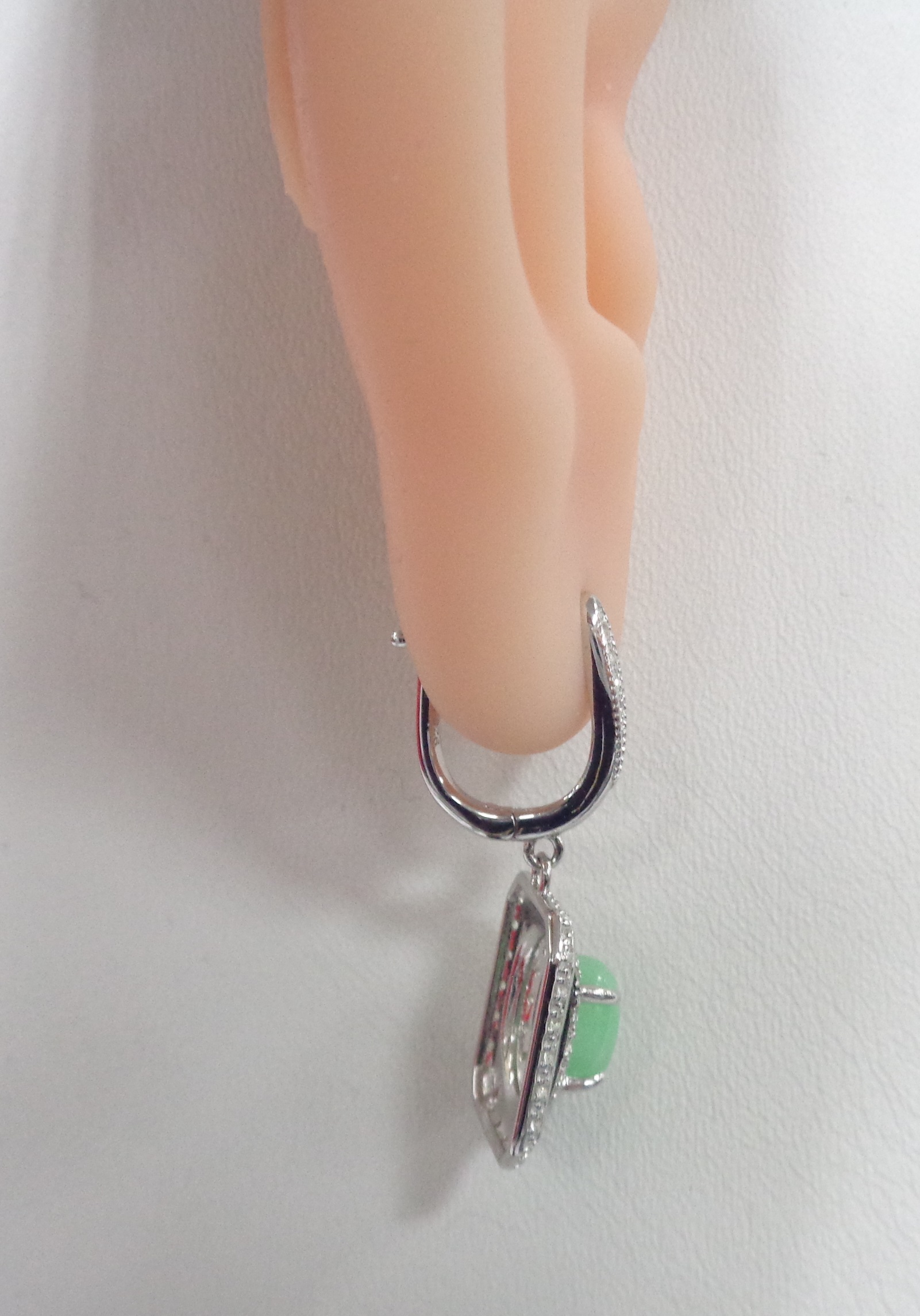 Серебряные серьги с зелеными халцедонами